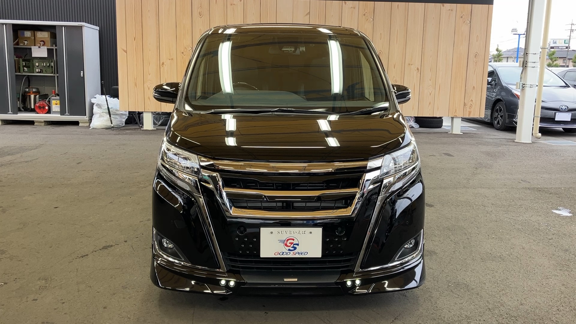 トヨタ エスクァイアハイブリッド Gi“Premium Package Black-Tailored  